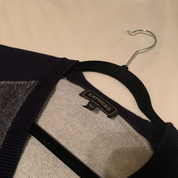 Express Sweater - Picture 4 of 4